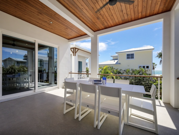 Beachside Four Bedrooms Vacation Home in Anna Maria